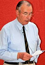 Sir Andrew Buchanan, The Lord Lieutenant for Nottinghamshire, proposing the toast to The Thoroton Society.